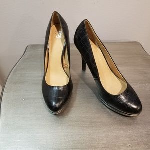 Black NY&CO Pumps